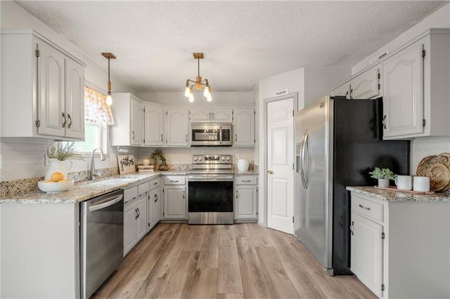 433 W Bluebird Street, Gardner, KS 66030