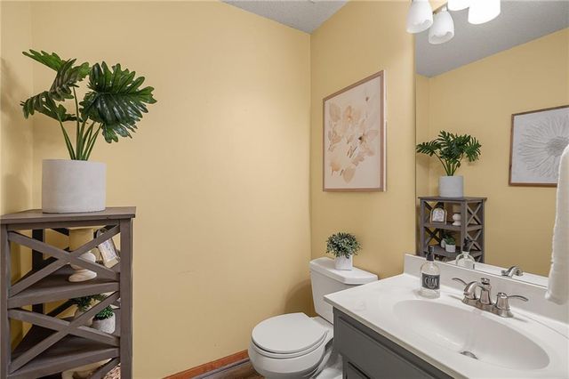 433 W Bluebird Street, Gardner, KS 66030