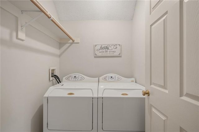 433 W Bluebird Street, Gardner, KS 66030