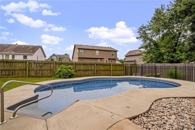 433 W Bluebird Street, Gardner, KS 66030