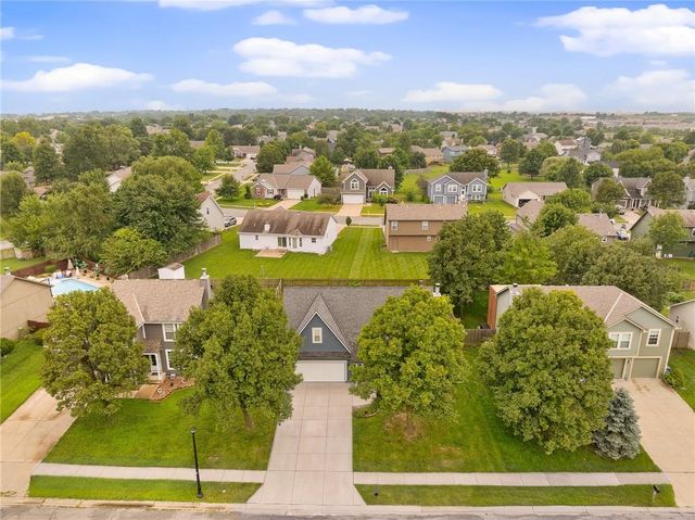 433 W Bluebird Street, Gardner, KS 66030