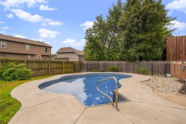 433 W Bluebird Street, Gardner, KS 66030