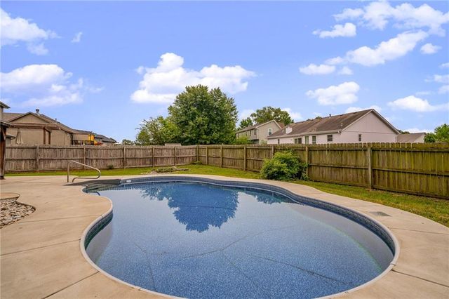 433 W Bluebird Street, Gardner, KS 66030