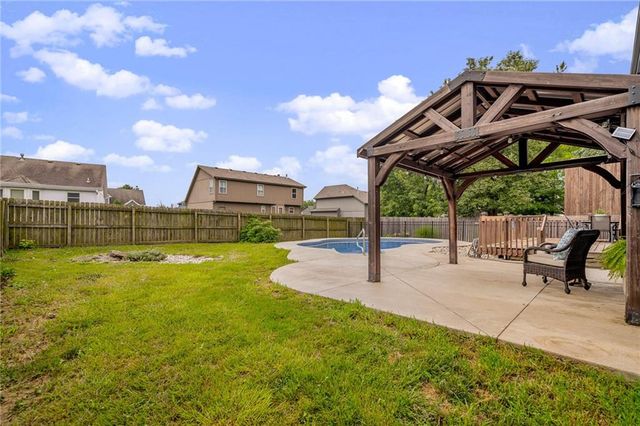 433 W Bluebird Street, Gardner, KS 66030