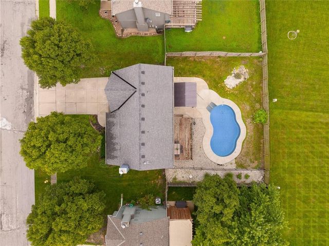 433 W Bluebird Street, Gardner, KS 66030