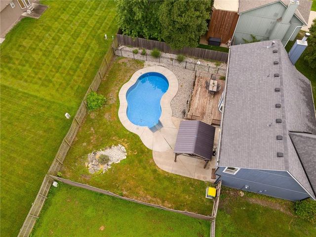 433 W Bluebird Street, Gardner, KS 66030