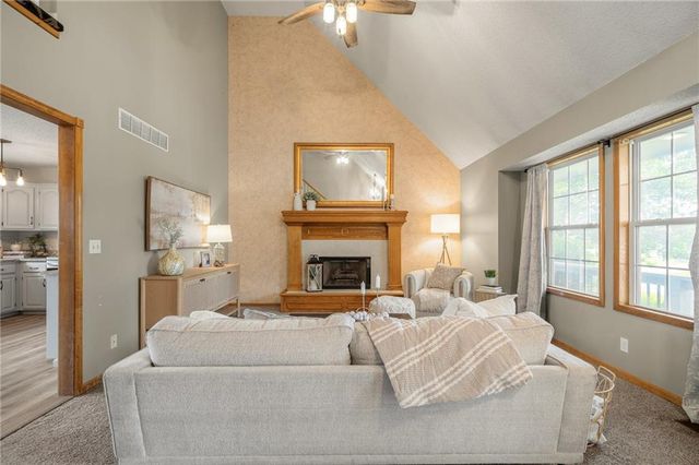 433 W Bluebird Street, Gardner, KS 66030