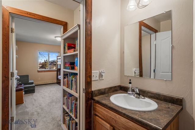 1008 Cruiser Lane C, Belgrade, MT 59714