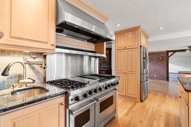 34 Sharon Road, Windham, NH 03087