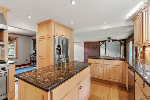 34 Sharon Road, Windham, NH 03087