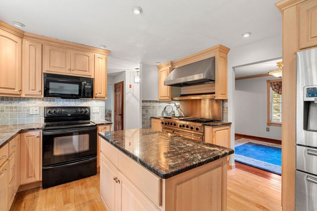 34 Sharon Road, Windham, NH 03087
