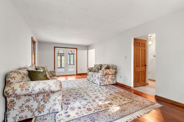 34 Sharon Road, Windham, NH 03087
