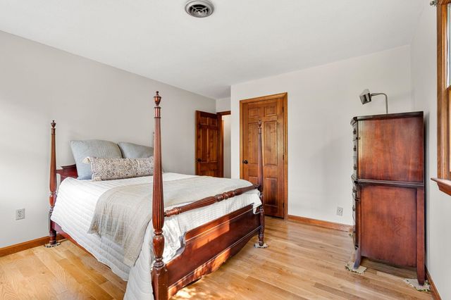 34 Sharon Road, Windham, NH 03087
