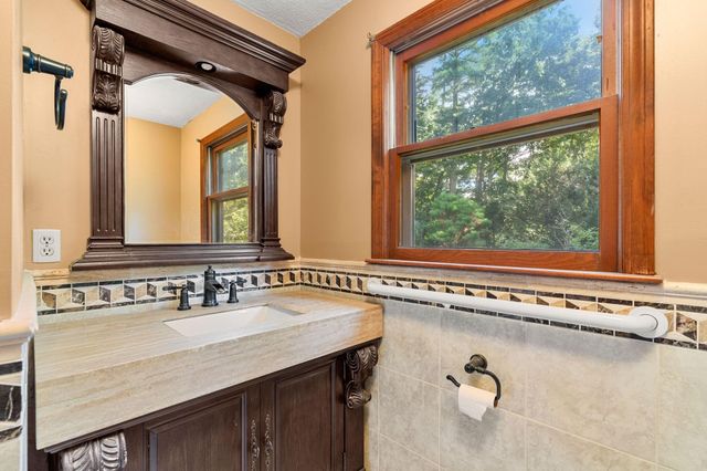 34 Sharon Road, Windham, NH 03087