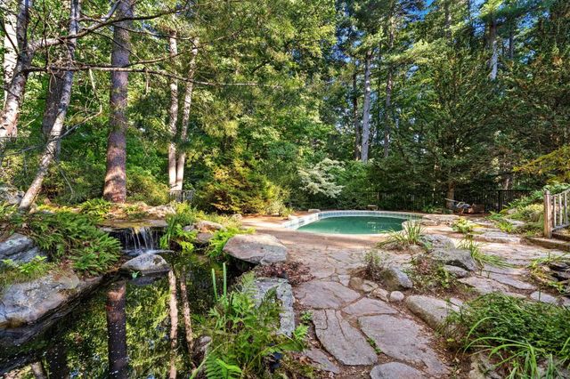 34 Sharon Road, Windham, NH 03087