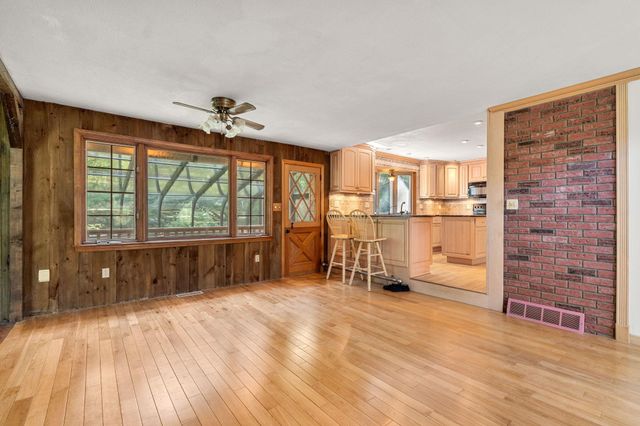 34 Sharon Road, Windham, NH 03087
