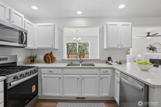 5655 Gateway Lane NW, Bremerton, WA 98311