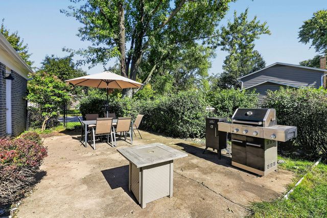 2911 N Dunton Avenue, Arlington Heights, IL 60004
