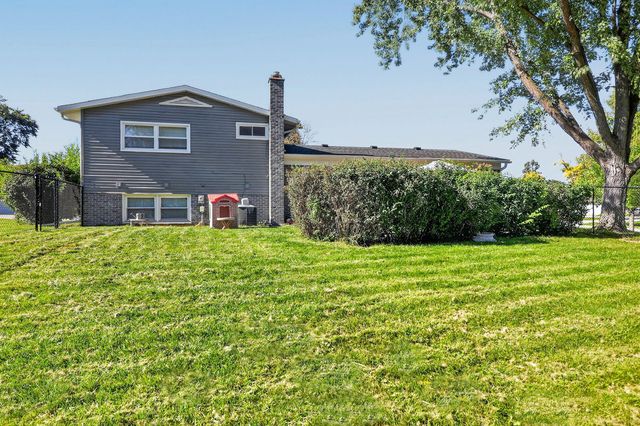 2911 N Dunton Avenue, Arlington Heights, IL 60004
