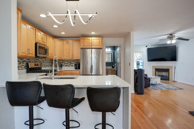 18 Lincoln Ave 18, Millbury, MA 01527