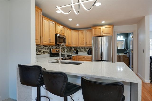 18 Lincoln Ave 18, Millbury, MA 01527