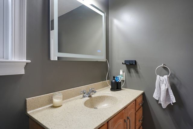 18 Lincoln Ave 18, Millbury, MA 01527