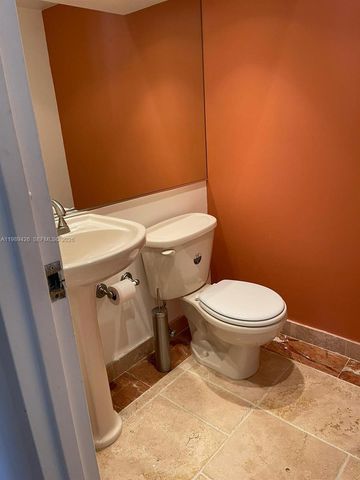 800 E Parkview Dr 802, Hallandale Beach, FL 33009