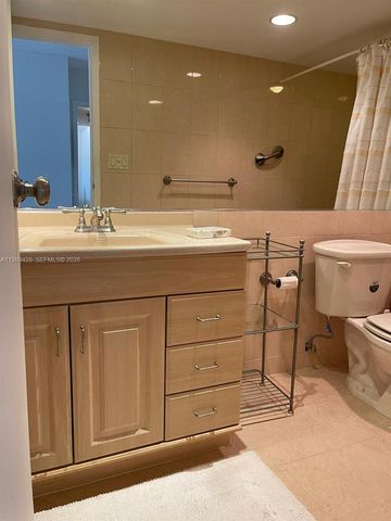 800 E Parkview Dr 802, Hallandale Beach, FL 33009