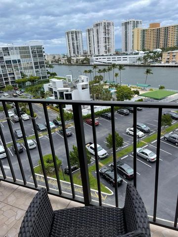 800 E Parkview Dr 802, Hallandale Beach, FL 33009