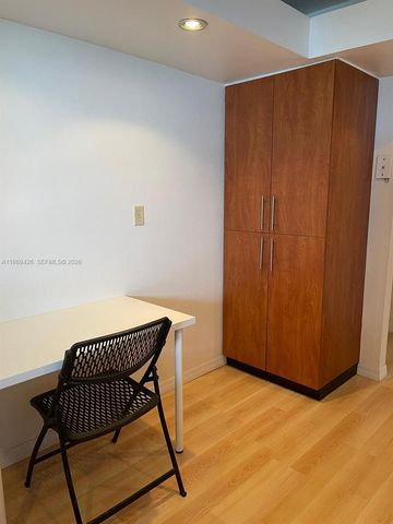 800 E Parkview Dr 802, Hallandale Beach, FL 33009