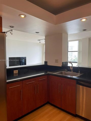 800 E Parkview Dr 802, Hallandale Beach, FL 33009