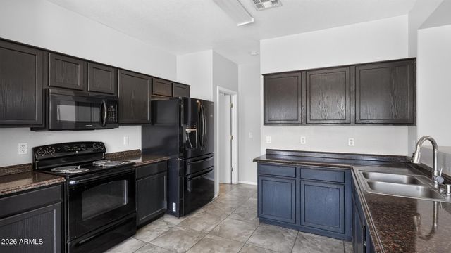 7230 W SHEILA Lane, Phoenix, AZ 85033