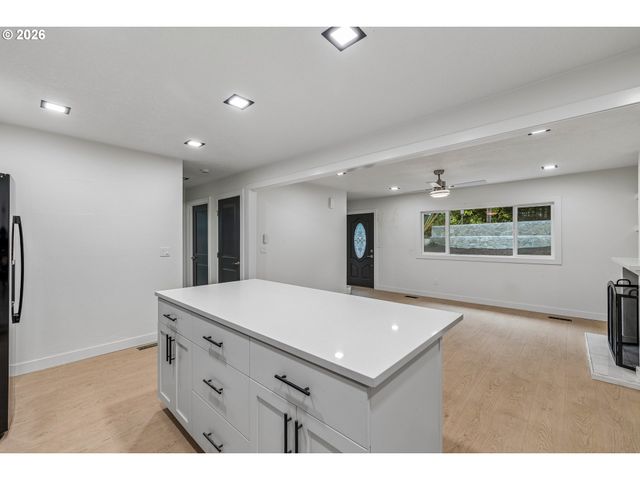 2180 Nw 3RD St, Gresham, OR 97030