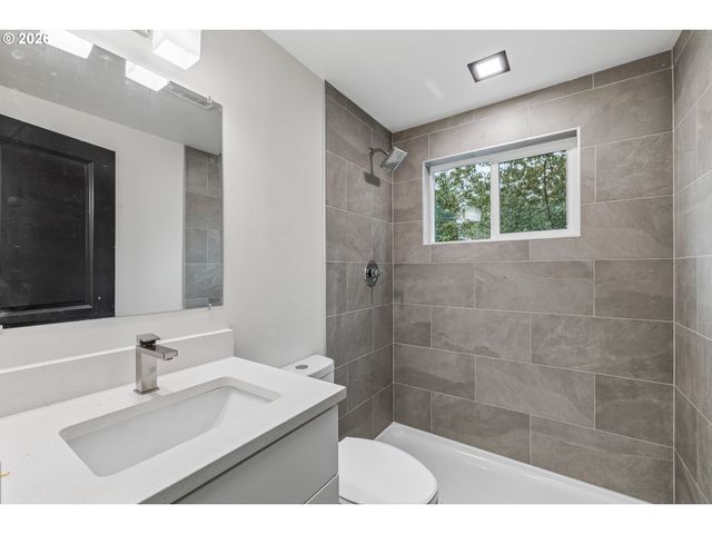 2180 Nw 3RD St, Gresham, OR 97030