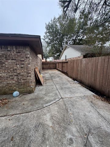 3206 Woodstone Drive, Baytown, TX 77521