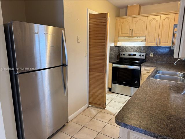 1124 NW 3rd St, Miami, FL 33128