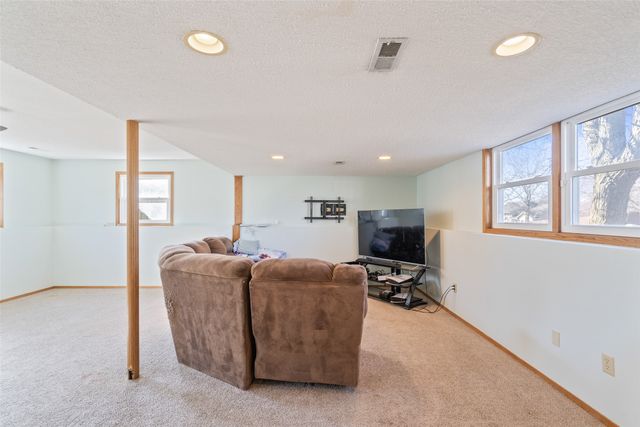 3619 SE 20th Street, Des Moines, IA 50320