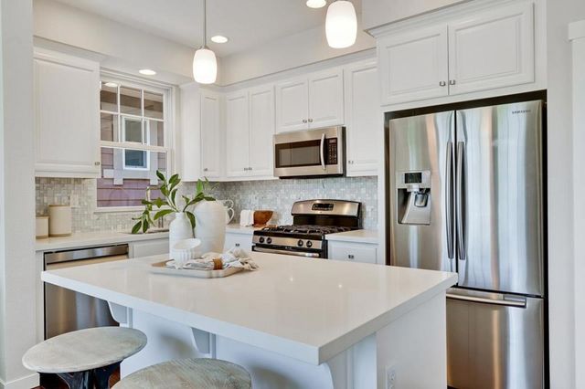 201 Pine Way, Mountain View, CA 94041