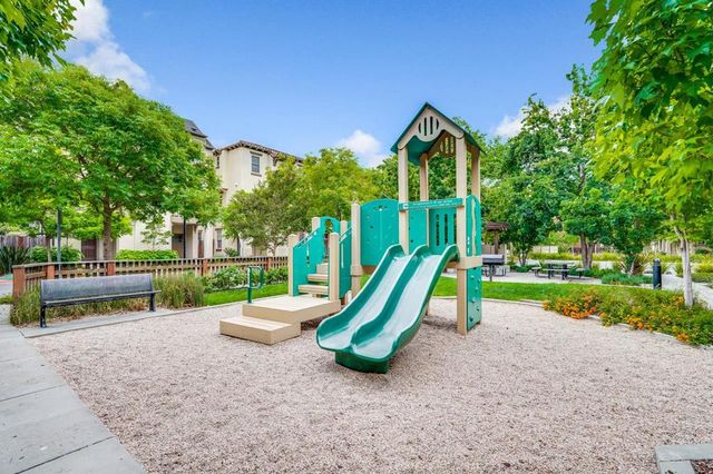 201 Pine Way, Mountain View, CA 94041
