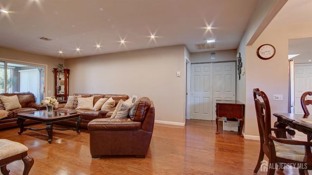 371-A Duranta Plaza, Monroe, NJ 08831