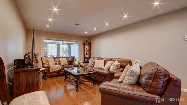 371-A Duranta Plaza, Monroe, NJ 08831