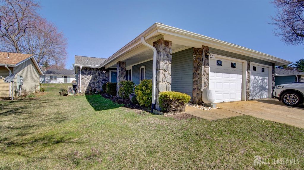 371-A Duranta Plaza, Monroe, NJ 08831