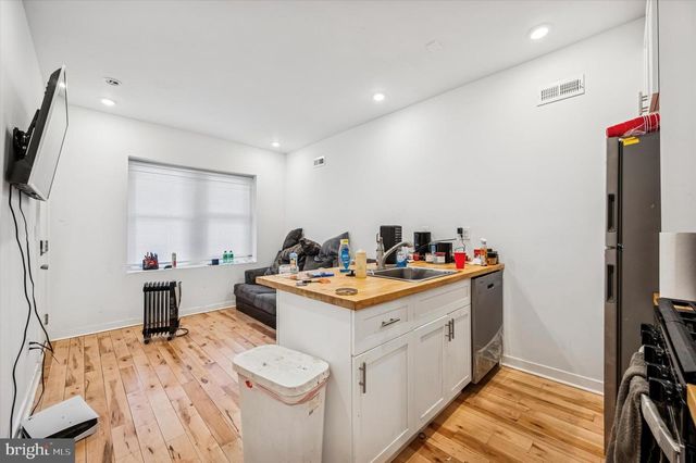 867 N 43RD ST, Philadelphia, PA 19104