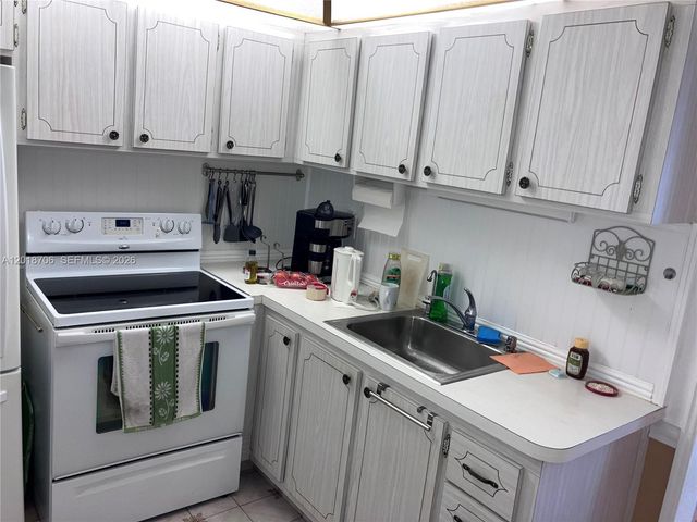 17090 NE 14th Ave 312, North Miami Beach, FL 33162
