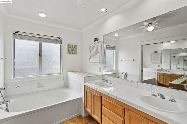 2218 Newport Ct, Discovery Bay, CA 94505