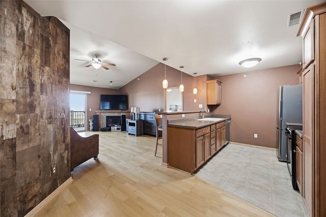 420 N 1st Ave 305, Iowa City, IA 52245