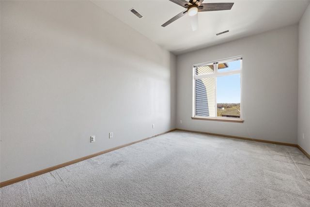 420 N 1st Ave 305, Iowa City, IA 52245