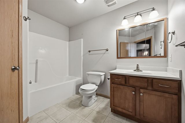 420 N 1st Ave 305, Iowa City, IA 52245