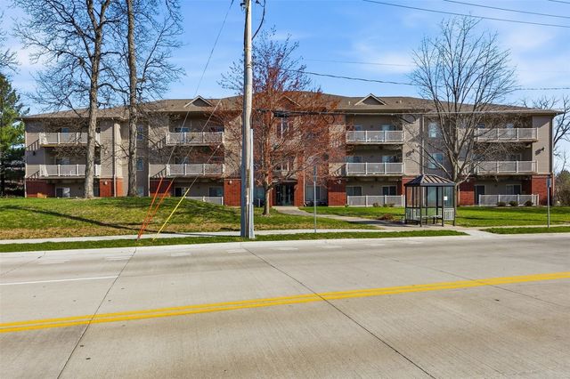 420 N 1st Ave 305, Iowa City, IA 52245