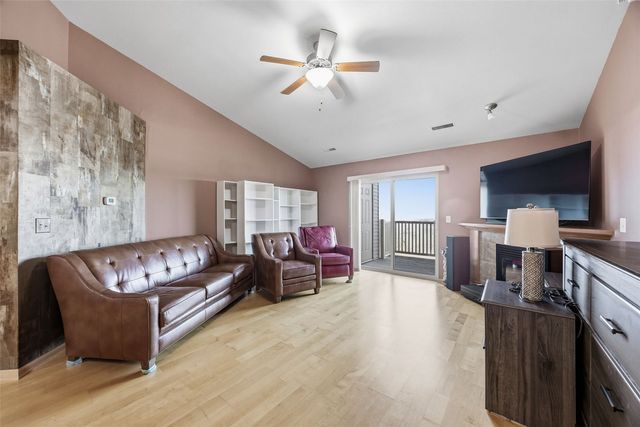 420 N 1st Ave 305, Iowa City, IA 52245